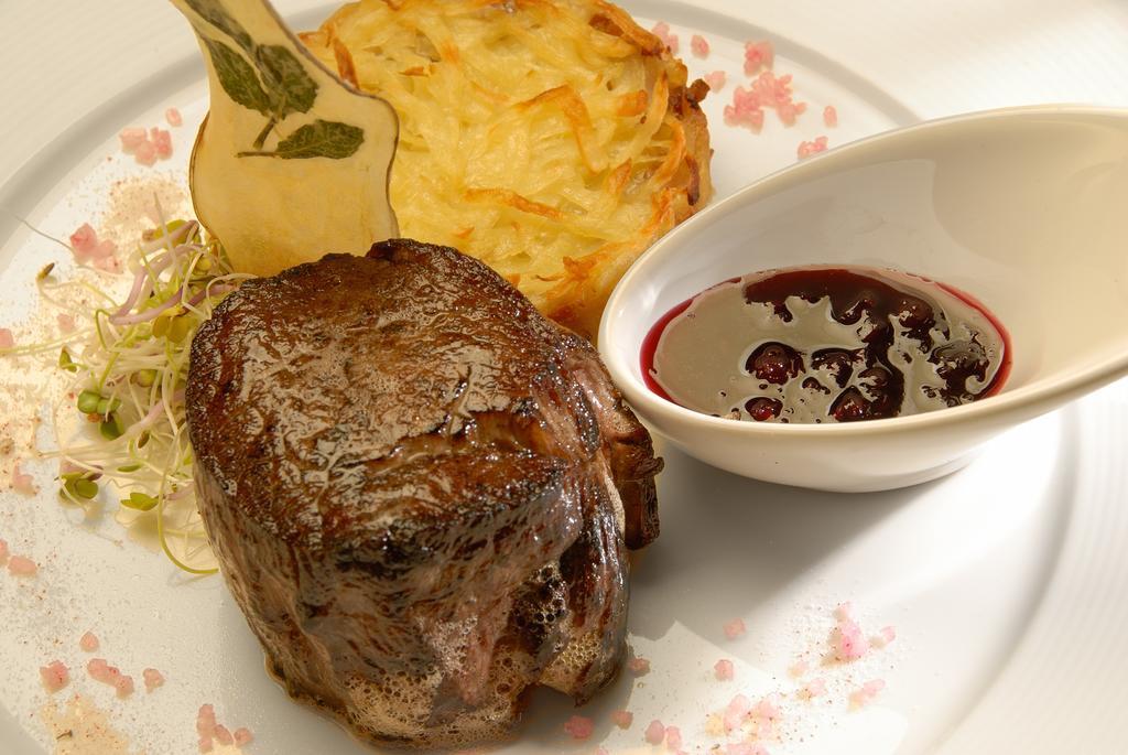 Alma Del Lago Suites & Spa San Carlos de Bariloche Dış mekan fotoğraf A steak with a potato and a sauce