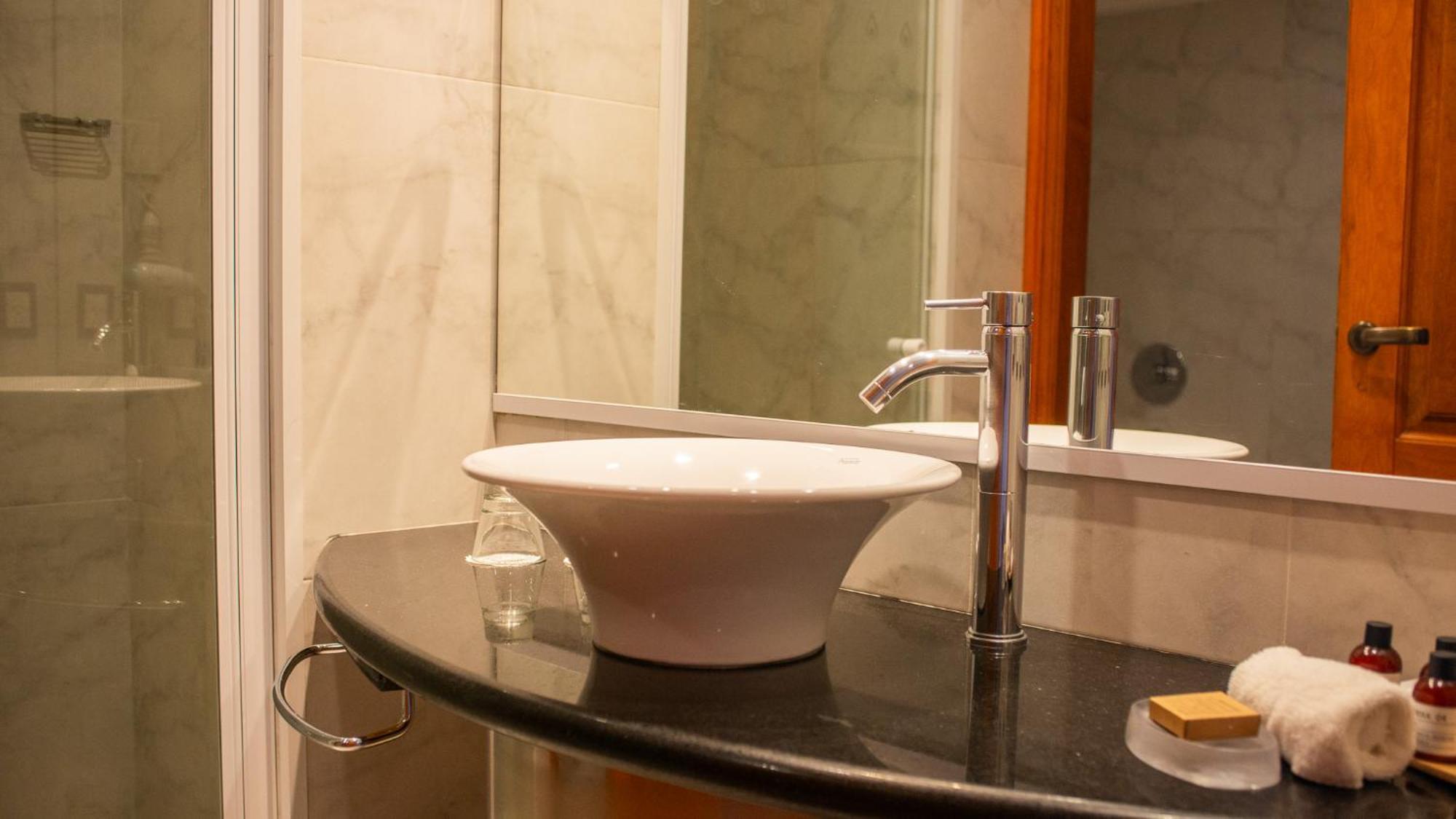 Alma Del Lago Suites & Spa San Carlos de Bariloche Dış mekan fotoğraf A washbasin