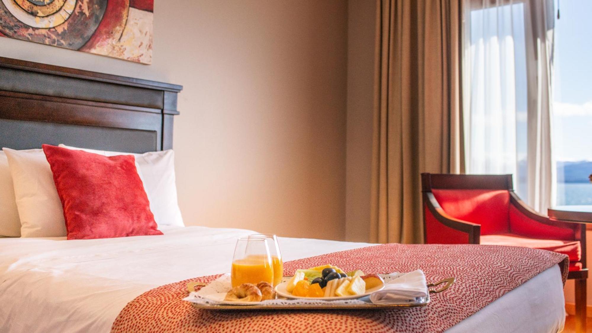 Alma Del Lago Suites & Spa San Carlos de Bariloche Dış mekan fotoğraf Room service