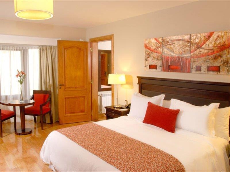 Alma Del Lago Suites & Spa San Carlos de Bariloche Dış mekan fotoğraf A room at the hotel