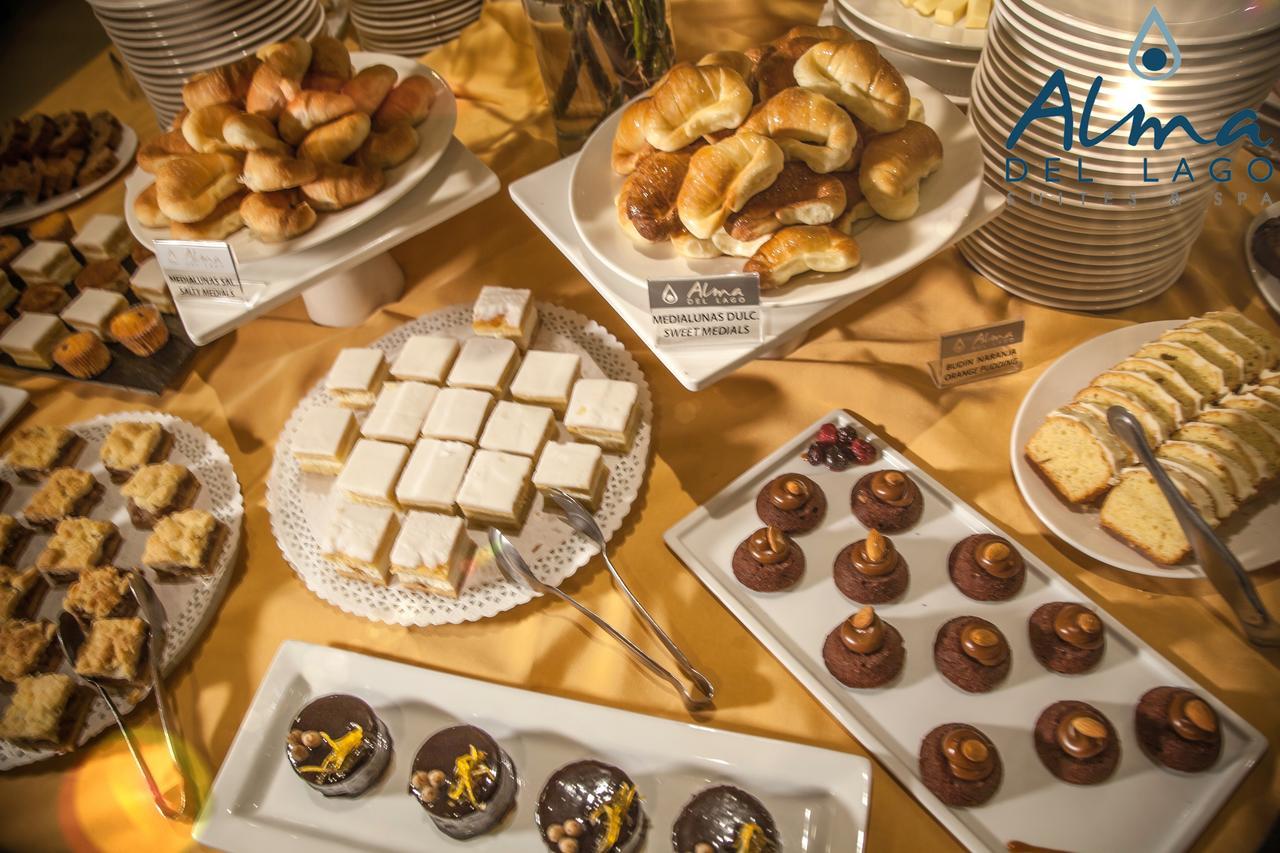 Alma Del Lago Suites & Spa San Carlos de Bariloche Dış mekan fotoğraf A selection of desserts